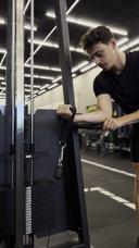 Flexão de punho unilateral na polia