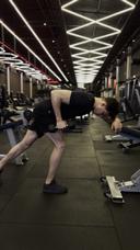 Tríceps coice unilateral com halter